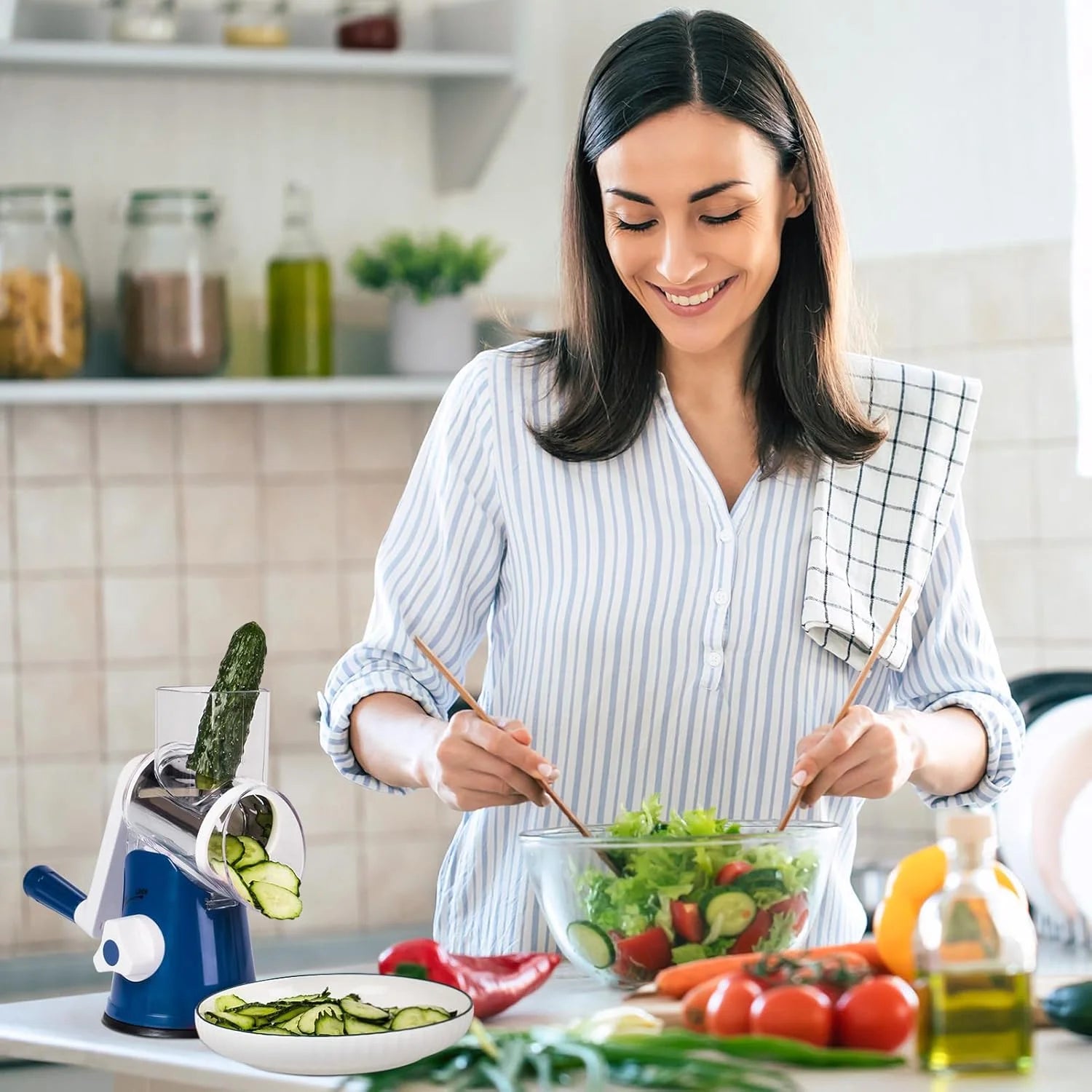 Rallador Giratorio de Queso y Verduras con Manivela y Base Antideslizante – Azul Marino